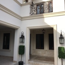 Covered entry porch with columns and balcony — Hugo Coello