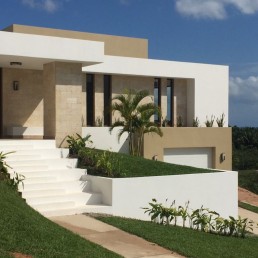Casa Amor – angled exterior view with garden and driveway